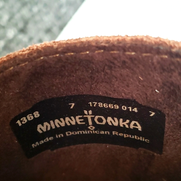 Minnetonka Moccasin Boots Shoes Genuine Leather Women size 7 NWOT - Picture 10 of 12